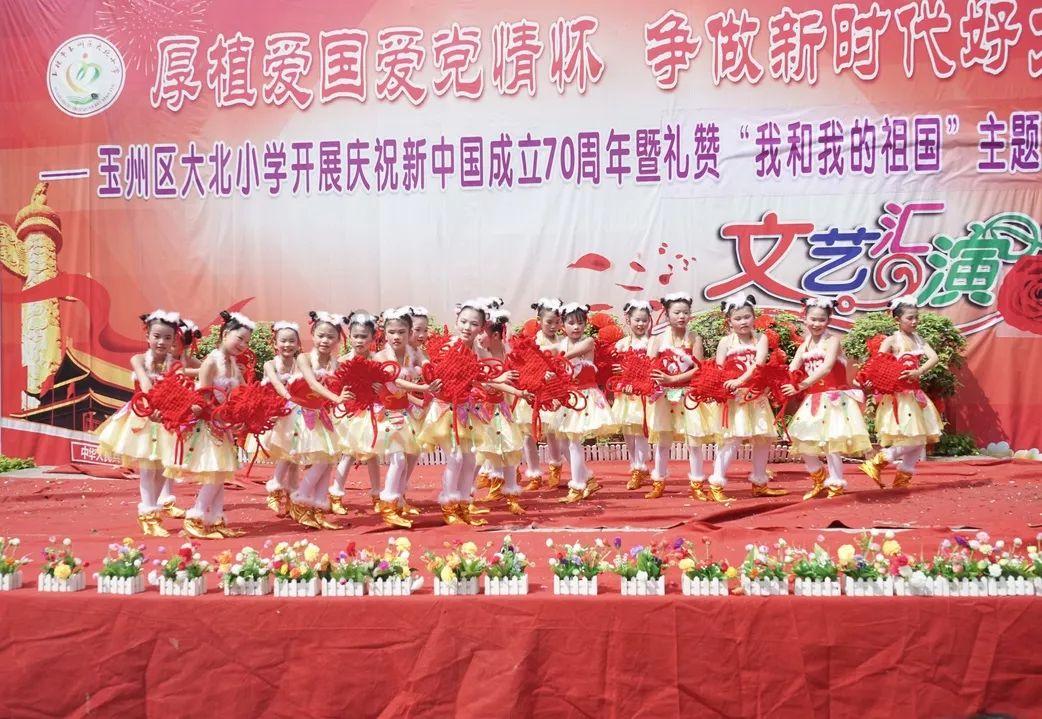 委员们讨论市政协常委会工作报告和提案工作情况报告 扫码阅读手机版